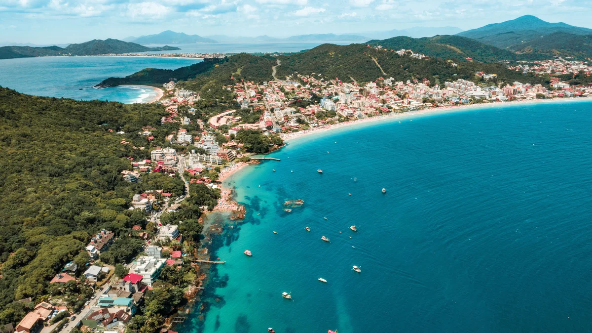 Praias de Porto Belo, na Costa Esmeralda — SC